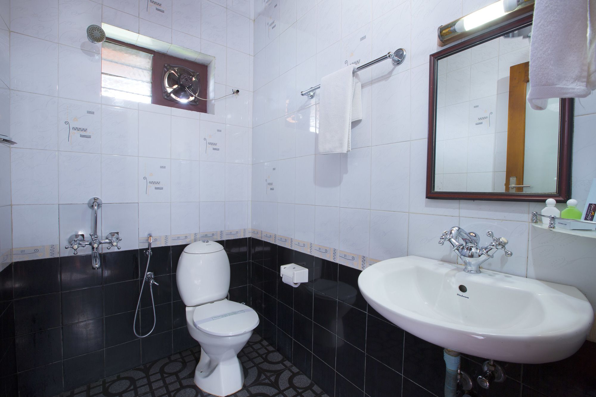 Spice Country Resort Chithirapuram Exterior photo